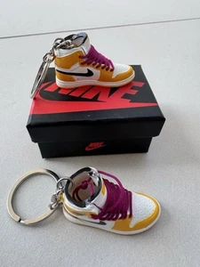 Nike Air Jordan Sneaker 3D mini Key ring Gift Set Yellow BRAND NEW WITH BOX💙 - Foto 1 di 6