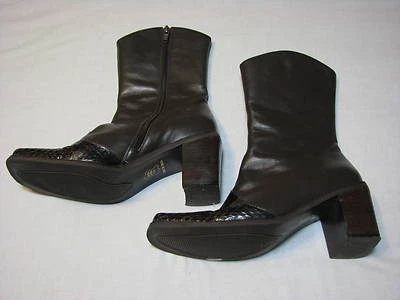 5.5 B Liz Claiborne Ladies Brown Leather Boots Womens Dark Heels Mid Calf Short - Image 1 of 4
