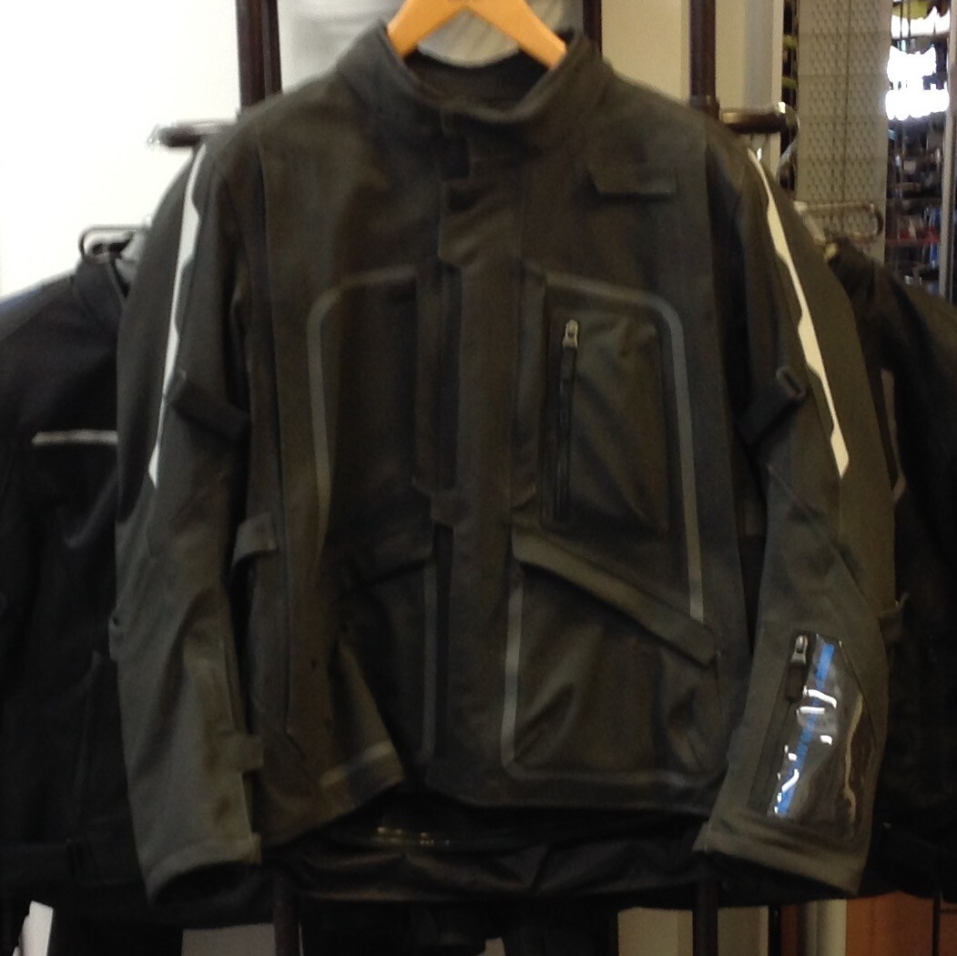 LEATHER MOTORCYCLE RIDING JACKET SIZE 