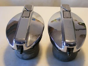 2 Tappi di riempimento carburante Jaguar XJ6 S1-3 con chiavi - parte BAC1494 - Foto 1 di 17