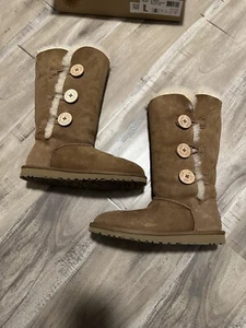 Bailey Button Triplet  Ugg Size 6 Chestnut Tan Color Boot - Bild 1 von 10