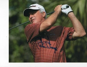 CURTIS STRANGE SIGNED 8X10 PRO GOLFER RED SHIRT - Picture 1 of 1