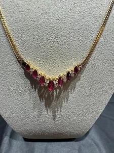 Elegante collana in rubino in oro giallo 14 carati (585) con brillanti - Foto 1 di 16