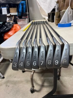 Juego de hierros Maxfli Max 357 3-9 y P MP 700 varillas de grafito diestro golf (sujetador) Foto 1 de 4