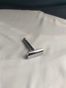 Merkur Heavy Weight  DE  Silver Tone Three-Piece Open Comb Safety Razor - Picture 1 of 11