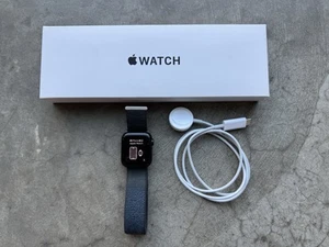 Apple Watch SE 2nd Gen 40mm GPS Midnight Ink Sport Loop MXEALL/A With AppleCare - Picture 1 of 5