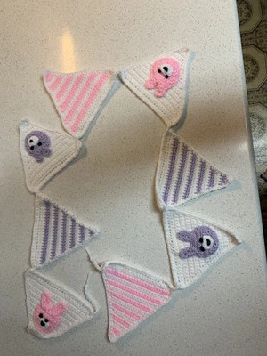 Guirnalda Baby Bunting Bienvenido Ocho Banderines Nuevo Hecho a Mano Crochet Foto 1 de 4