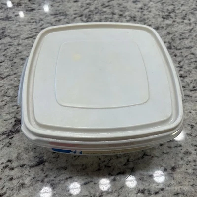 Винтажный квадратный контейнер для хранения продуктов Rubbermaid на 10 чашек No3 для сервировки миндаль - Изображение 1 из 4