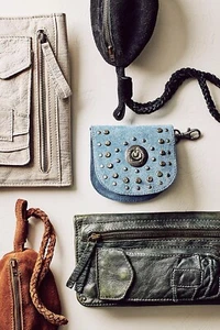 Free People blaue Geldbörse aus Wildleder mit Nieten - Bild 1 von 8
