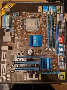 ASUS P5G41T-M LX + Intel Core 2 Quad Q8300 + 4Gb DDR3 - Foto 1 di 2