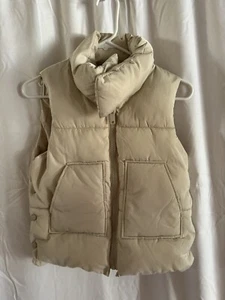 Zara girls puffer vest Beige Size 8-9 - Picture 1 of 4