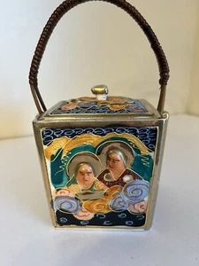 Tarro de té cuadrado de porcelana Moriage Sages & Lohan motivos por Takito Ogwana Co Japón - Imagen 1 de 11