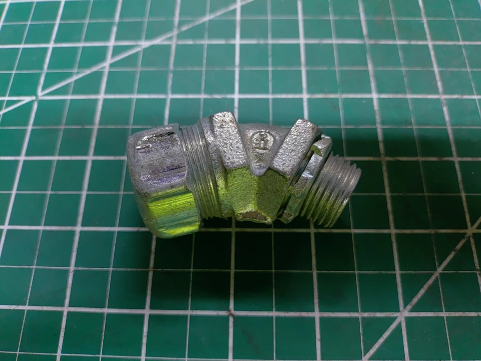 Thomas & Betts 5242 1/2" 45° Codo LiquidTight Conector No Aislante para FMC Foto 1 de 1