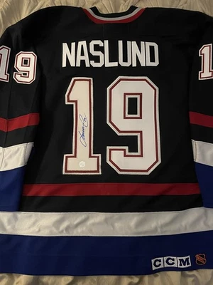 Подписанная винтажная подлинная нашивка CCM On Ice на футболку Маркуса Наслунда 98 ASG - Изображение 1 из 4