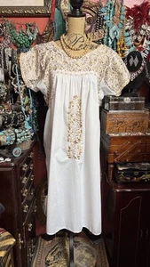 Gorgeous Oaxaca Mexican White Dress With Gold Colored Silk Embroidery XL-2XL - Picture 1 of 10
