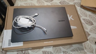 Samsung Galaxy Book3 15,6"  FHD (512GB SSD, Intel Core i5-1355U, 8GB RAM) - Immagine 1 di 4