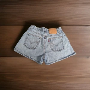 Womens Levi’s Big E Mom Jeans Denim Shorts Size 7 Vintage Light Wash - Picture 1 of 8