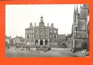 SEES (61) CPSM / HOTEL DE VILLE / AUTOMOBILES ANCIENNES - Picture 1 of 2