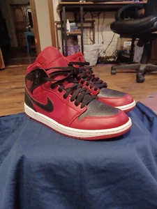 Air Jordan 1 Mid 'Reverse Bred' Uomo Us Taglia 8,5 - Foto 1 di 9