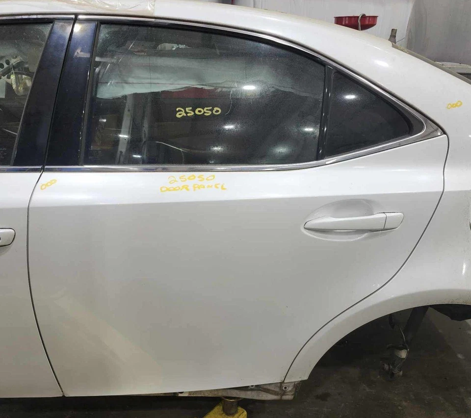 Conjunto de puerta trasera izquierda lado del conductor 14-19 Lexus IS250 IS300 IS350 077 OEM Foto 1 de 1