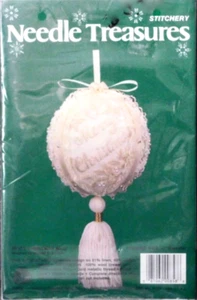 Bola de Navidad Blanca, Kit de Bordado con Cuentas Estampadas por Needle Treasures Nuevo en Paquete - Imagen 1 de 2