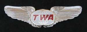 TWA WING TRANS WORLD AIRLINES LOGO PIN UP TRANS WORLD AIRLINES 747 727 DC8 GIFT - Picture 1 of 8