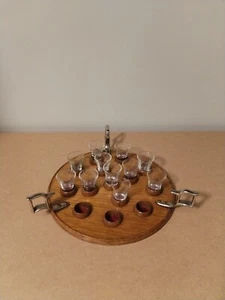 Antike Holz Kirche Kommunion Glas Tassen und Tablett Halter. - Bild 1 von 10