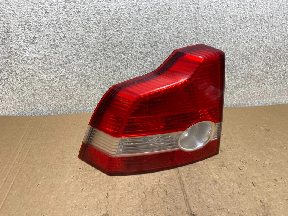 Luz trasera lateral izquierda para conductor Volvo S40 2004 a 2007 OEM V3668 DW Foto 1 de 4