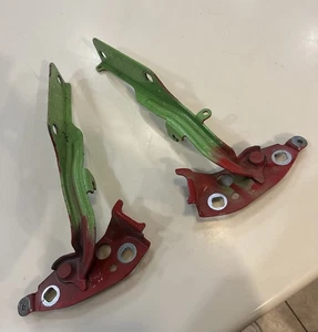 Chevy SS Sedan Hood Hinges 2014 2015 2016 2017  - Bild 1 von 1