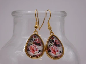 Hermosas rosas de melocotón colgantes lágrima perforada de metal y vidrio, 1" - Imagen 1 de 2