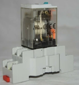 Eaton D7PF2AT1 DPDT Relay with DIN Base 24VDC Coil - Picture 1 of 4