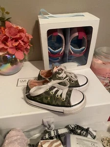 Baby Girls Cargo Converse Size 4 - Picture 1 of 3