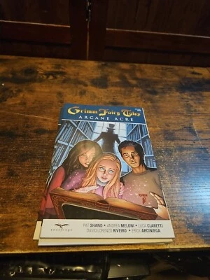Grimm Fairy Tales Arcane Acre TPB 2-1ST FN 2015 Imagen de Stock Zenescopio #D Foto 1 de 4