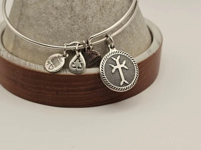  Brazalete Brazalete ALEX & ANI Plata "Cruz Armenia" Plata Dije ✨️  Foto 1 de 4