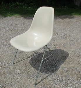 Vintage Authentic 1980s Herman Miller Ivory Color Fiberglass Shell Chair - Picture 1 of 24