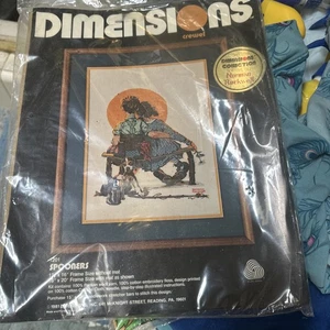 1981 Dimensions Crewel Embroidery Kit 1201 Norman Rockwell SPOONERS Sealed Love - Picture 1 of 7