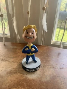 Fallout 3 Collectors Edition Original Bobblehead from 2008 - Lunchbox Bundle VTG - Picture 1 of 8