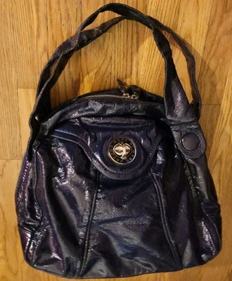 Bolso de hombro grande Marc Jacobs Turnlock azul marino charol arrugado Hobo  Foto 1 de 4