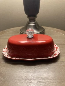 Pioneer Woman Red / White Floral Bursts Covered Butter Dish w/Jewel Knob. - Picture 1 of 7