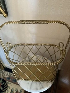 Estante de carga de latón vintage de 16 1/2 pulgadas de alto con mango de 31 pulgadas alrededor - Imagen 1 de 8