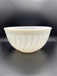 Fire King von Anchor Hocking weiß Milchglas Swirl Rührschüssel 8" Vintage - Bild 1 von 4