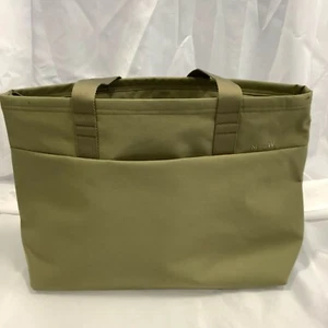 Moment Travelwear M-TW Outer Zip Pocket Shoulder Strap Olive Tote Bags Size 19 L - Picture 1 of 8