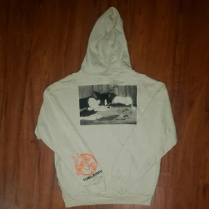 NWT TOM AND JERRY MEDIUM HOODIE HOODY SWEATER MERCH BRAND TV SHOW TAN BEIGE  - Picture 1 of 9