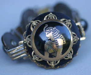 VINTAGE :*ÄGYPTISCHE KÖNIGIN AUF SCHWARZ GERAHMT IN GOLDFARBEN UNIKAT PANEL ARMBAND*: - Bild 1 von 8