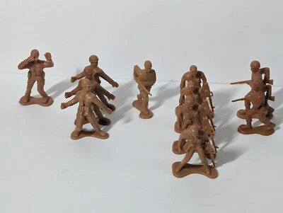Vintage lot 11 Greenbrier International Inc Tan 4 inch Plastic Army Men Soldiers - Image 1 of 4