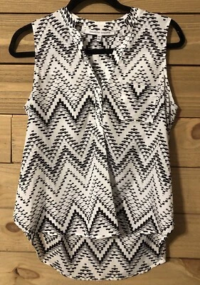 Top Collective Concepts para mujer sin mangas cuello en V botón negro blanco M pequeño  Foto 1 de 4