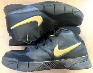 Nike Kobe 1 Protro Mamba Day Lakers Negro Oro Metálico AQ2728-002 Talla 12 Usado en Excelente Condición+ - Imagen 1 de 9