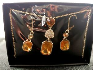 NIB Avon Sparkle Surprise Topaz Necklace And Earrings Gift Set Gold Tone