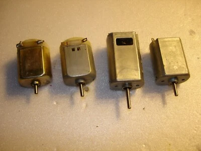 Lote vintage de 4 motores 12V 1/32 en estado de funcionamiento Foto 1 de 3