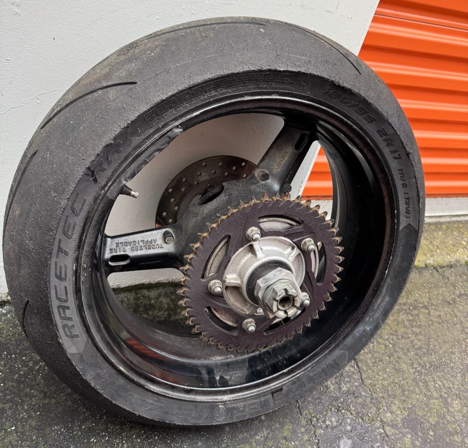 Llanta trasera recta 2001 2002 2003 Suzuki GSXR 600 750 Foto 1 de 4